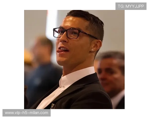 C罗被曝私下教授年轻球员射门技巧，传帮带形象受赞