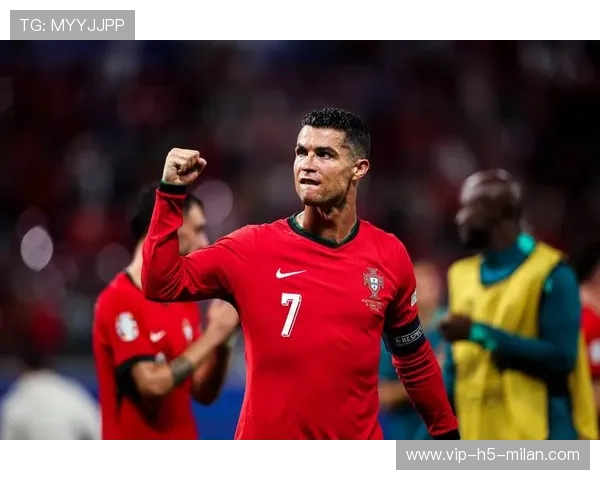 C罗被曝私下教授年轻球员射门技巧,传帮带形象受赞 C罗被曝私下教授年轻球员射门技巧,传帮带形象受赞