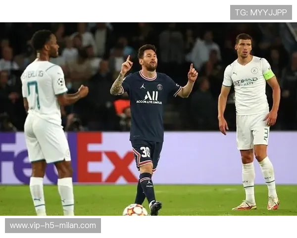 德布劳内脚后跟颠球后送出击穿传递，曼城球迷拍手叫绝