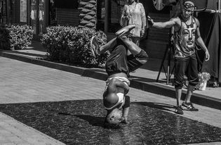 “2025世界运动会：运动舞蹈，舞者用节奏打破极限，激烈角逐精彩不停”