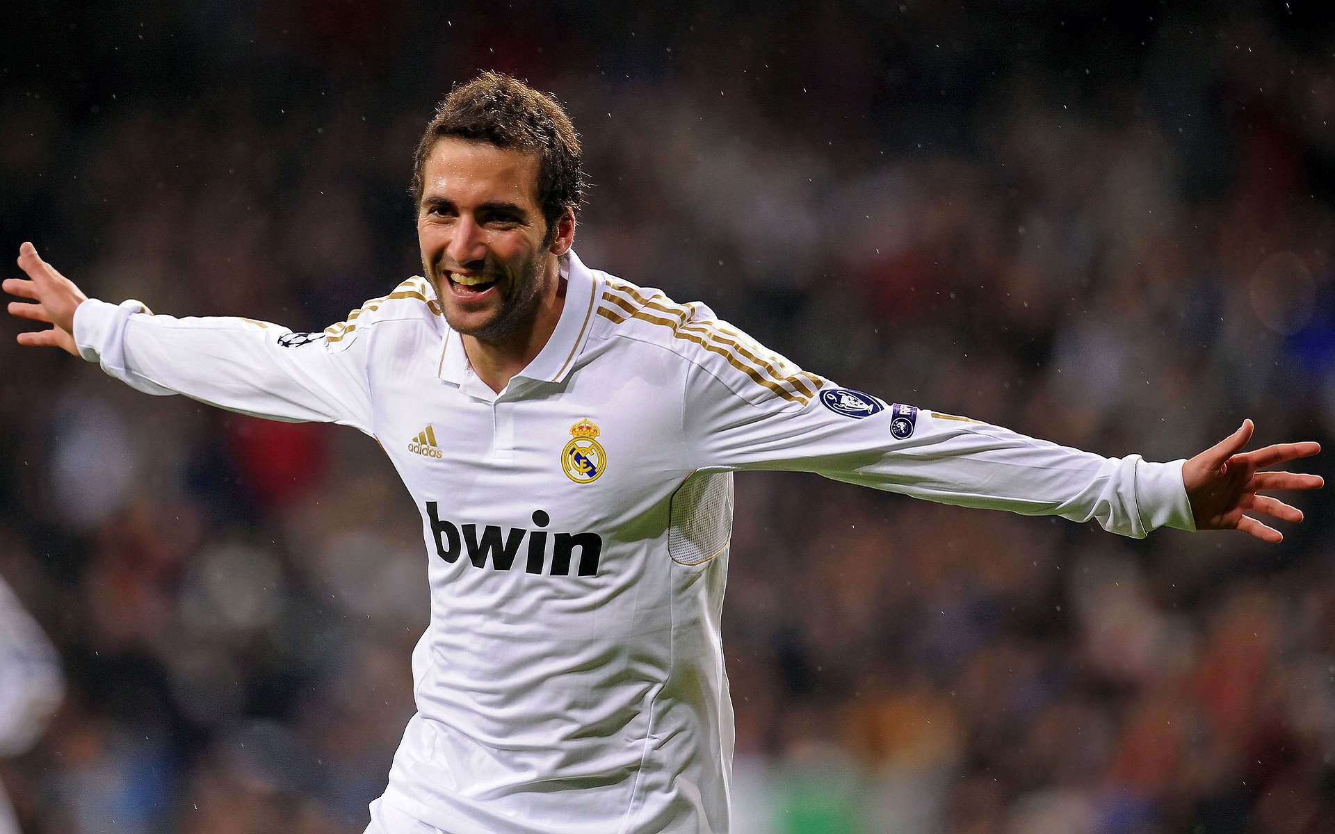 “华金·托比利亚的精准拦截与敏捷反应，带领阿根廷美洲狮队不断突破”