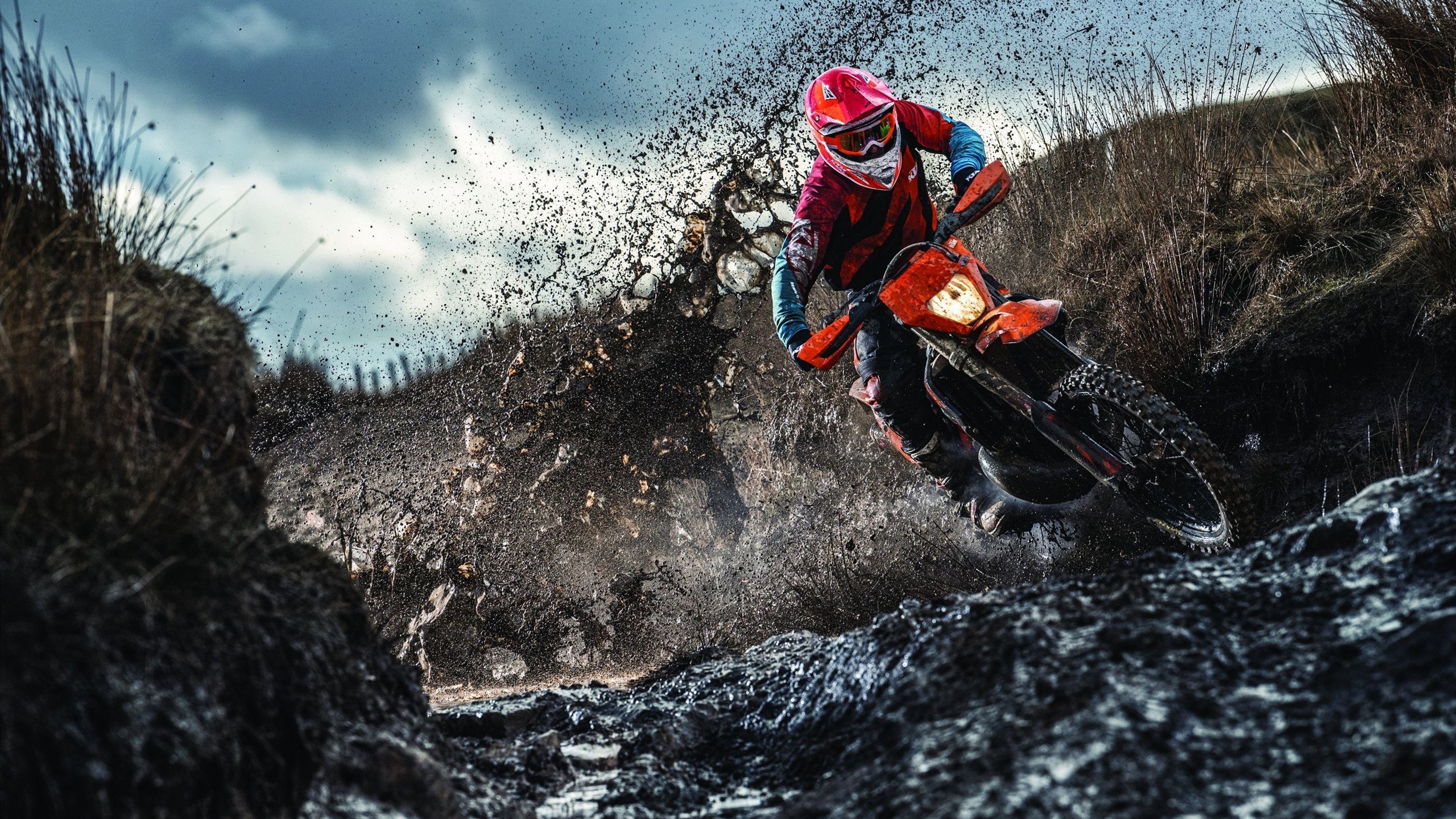 国外赛场热议中国球员表现，国外踢球的中国人